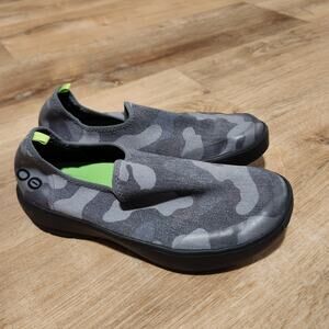 OOFOS Women's OOMG Eezee Low Gray Camo Shoe Sz 8.5 EUC Comfort Slip On Walking